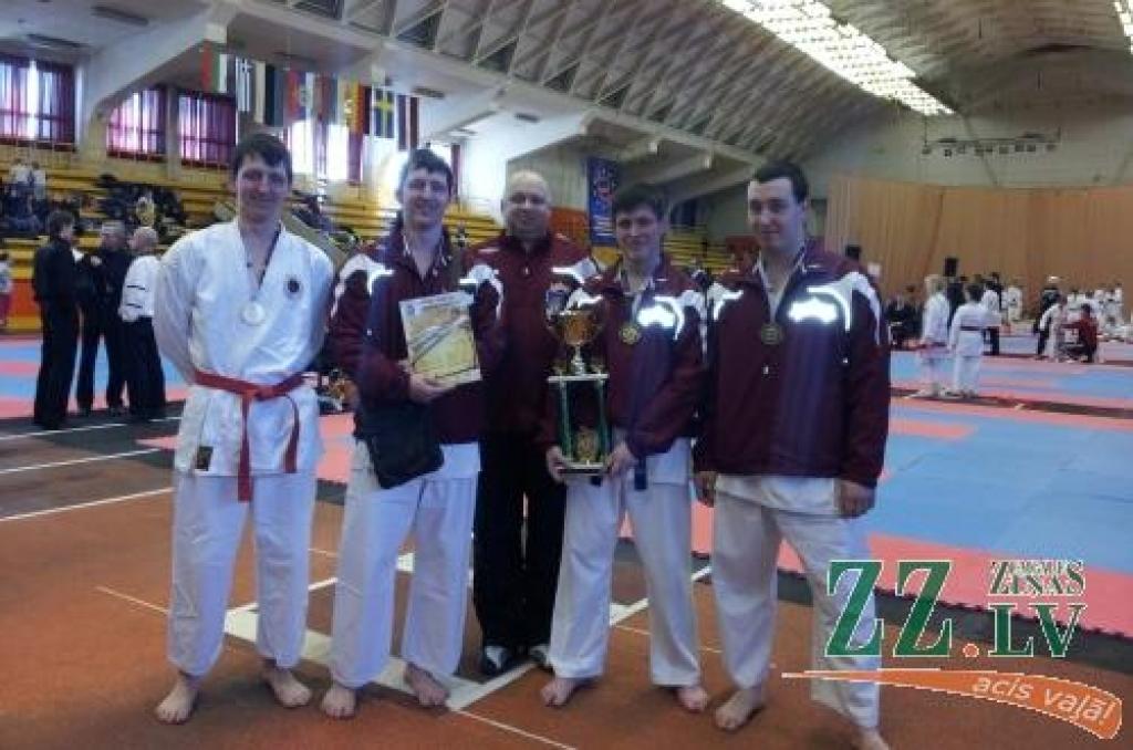 Karatē. «Shinri» sportistiem medaļas austrumcīņu olimpiādē