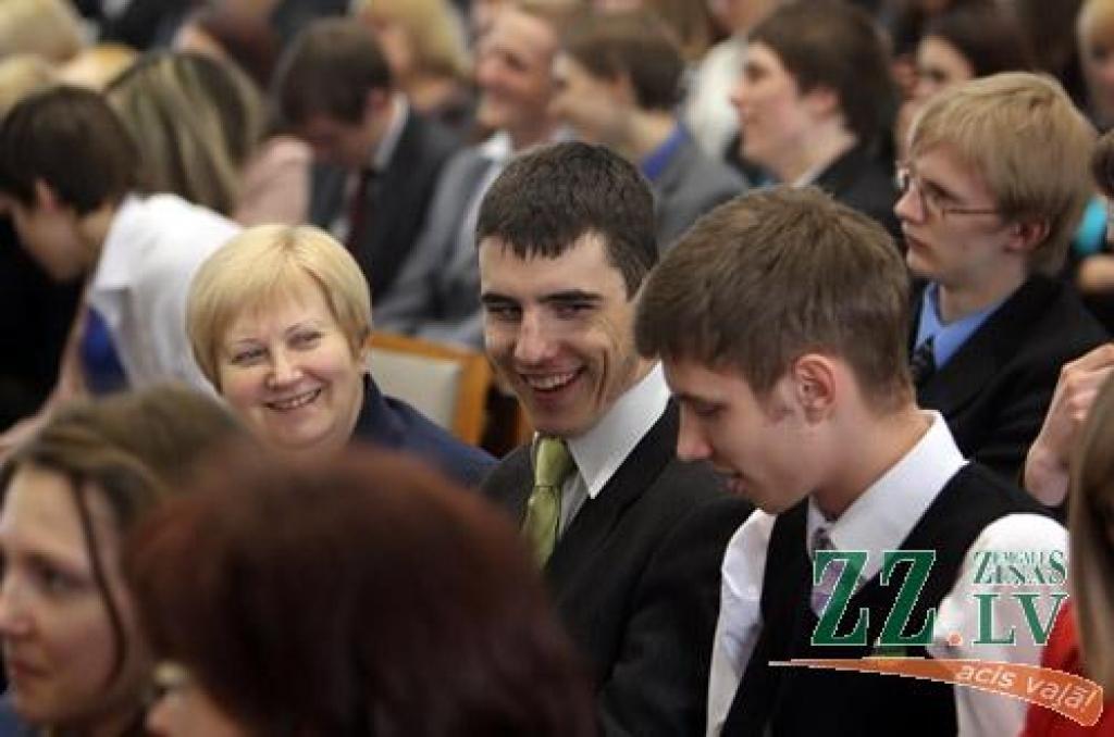Pētniecisko darbu autori saņem iespēju bez maksas studēt LLU (ar foto)