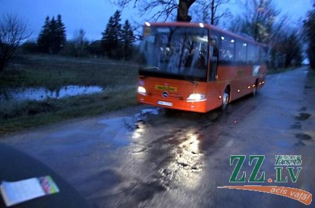 Ozolnieku novada Dome spriedīs par transporta kompensācijām skolēniem citu pašvaldību skolās; spēkā izmaiņas varētu stāties tikai septembrī