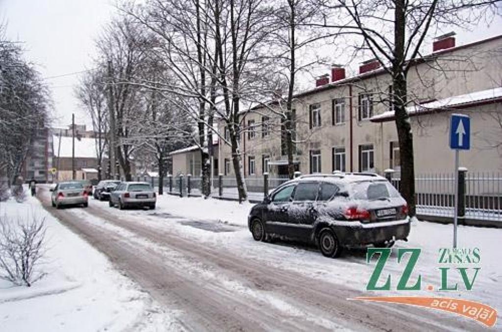 Pie «Gaismiņas» Vaļņu ielā šogad izbūvēs ietvi un ierobežos ātrumu