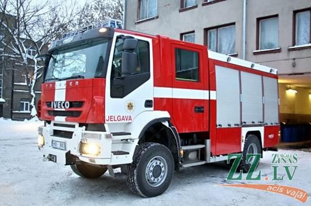 Ozolnieku novadā degusi pērnā zāle