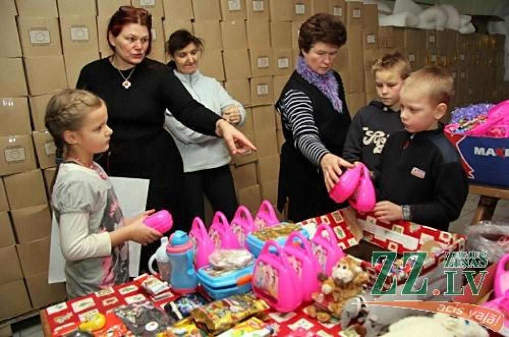 «Svēteļa» dāvaniņās – saldumi, kartupeļi un zirņi (ar foto)