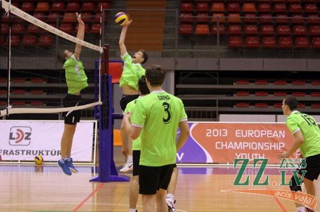 Volejbols. Latvijas jaunieši Jelgavā cīnīsies par vietu Eiropas čempionāta finālā