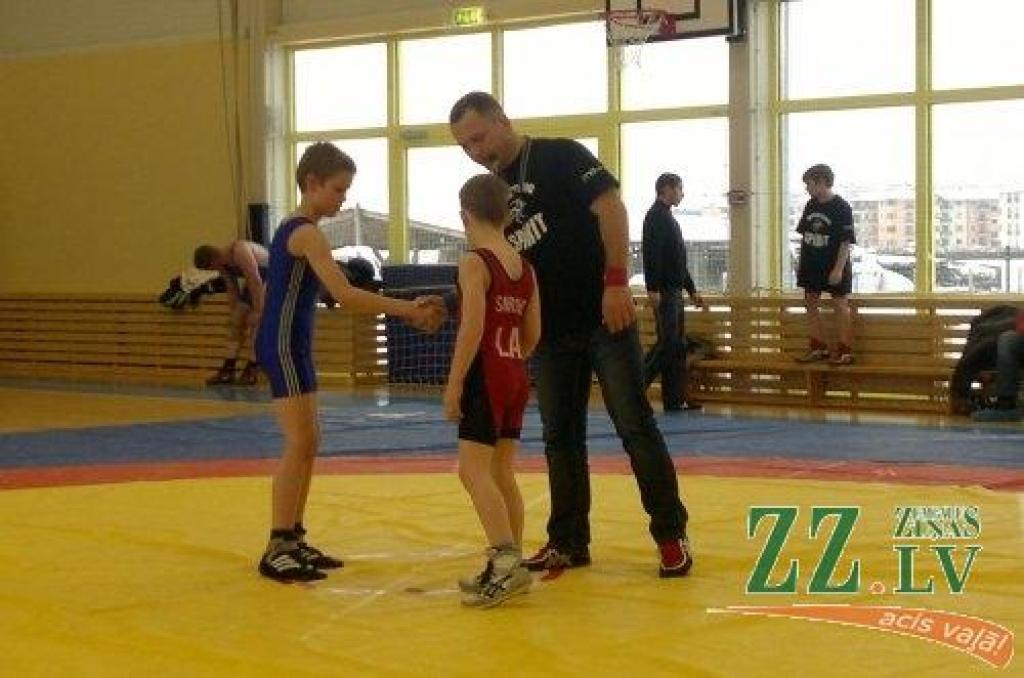 Brīvā cīņa. Pirms svētkiem iegūst medaļas Mārupes novadā (ar foto)