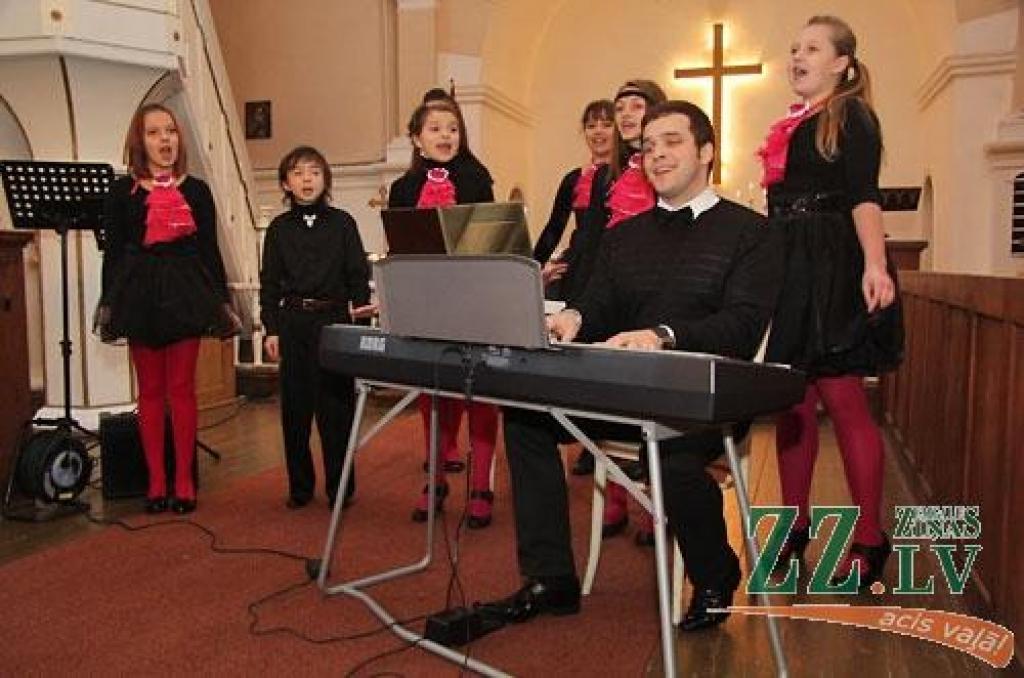 Foto: Pār Sv.Annas baznīcu nolaižas eņģeļi
