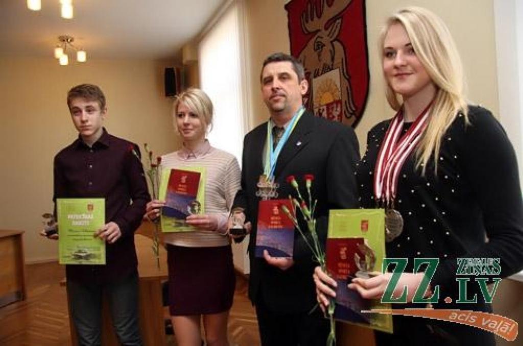 Foto: Sumina sportistus par labākajiem sasniegumiem februārī