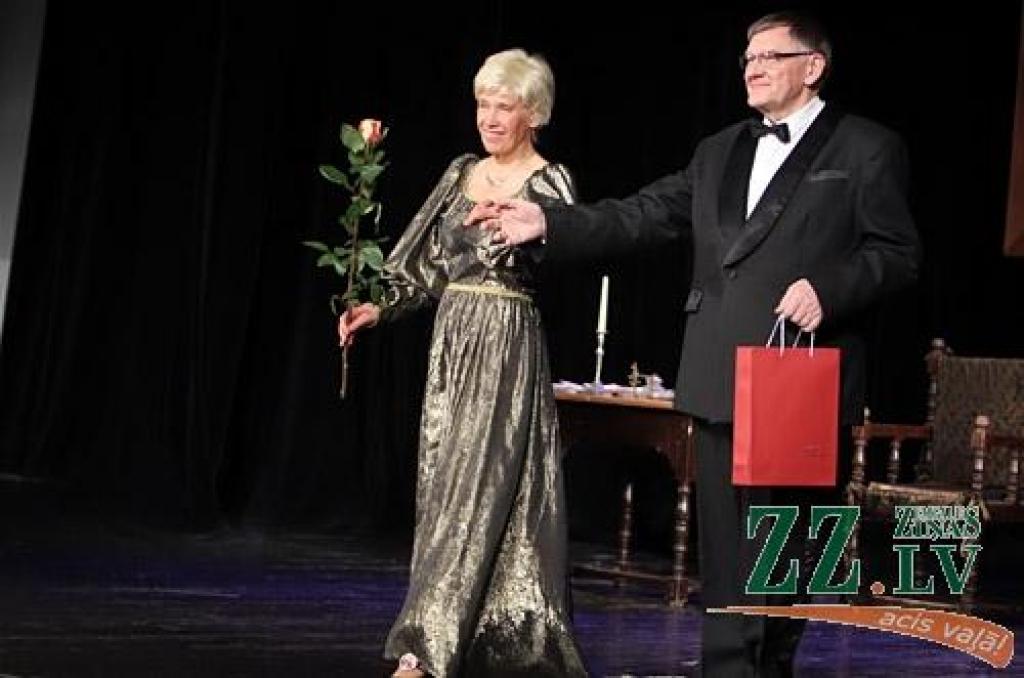 Dzintra Zilberta atzīmē skatuves gaitu un dzīves jubileju (ar foto)
