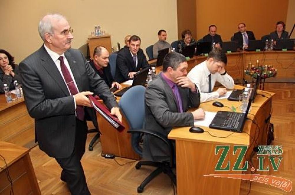 Foto: Deputāti lemj par Salkazanova palikšanu JAP vadītāja amatā (papildināts ar lēmumprojektu)