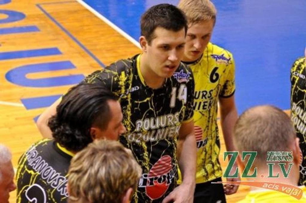 Volejbols. «Ozīši» piecos setos piekāpjas «Schenker» līgas līderiem pērnaviešiem (papildināts ar foto)