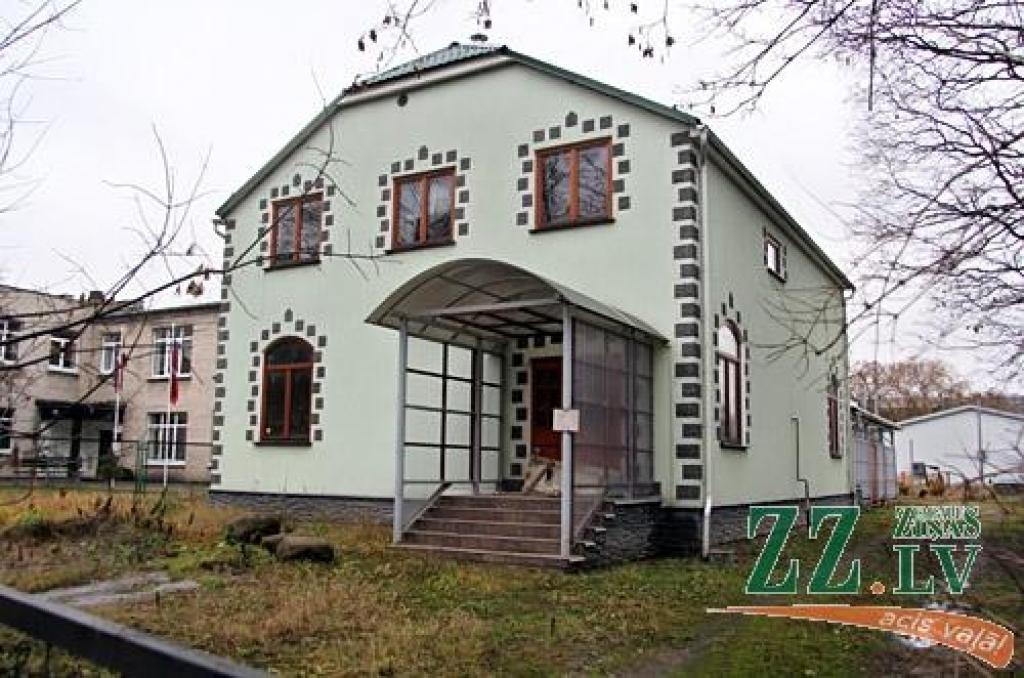 Piektdien «Zemgales Ziņās»: Simtiem tūkstošu latu parādu dēļ izsolīs notāres īpašumus; iedzīvotāji grib saglabāt Branku apli