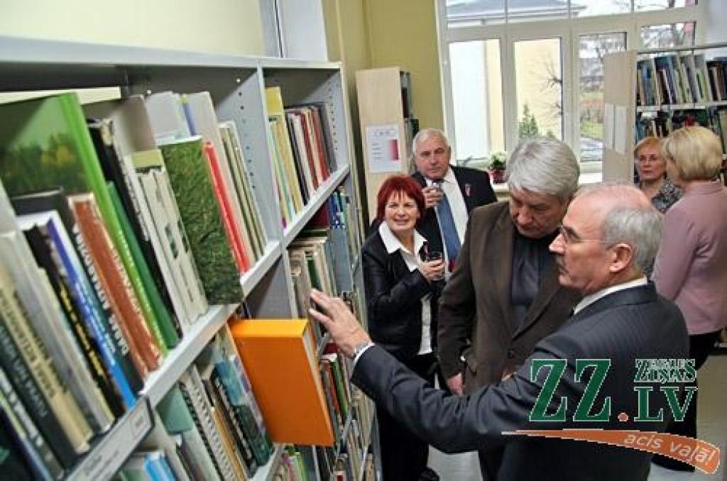 Bibliotēkas saņem 3584 latu atbalstu latviešu literatūras iegādei