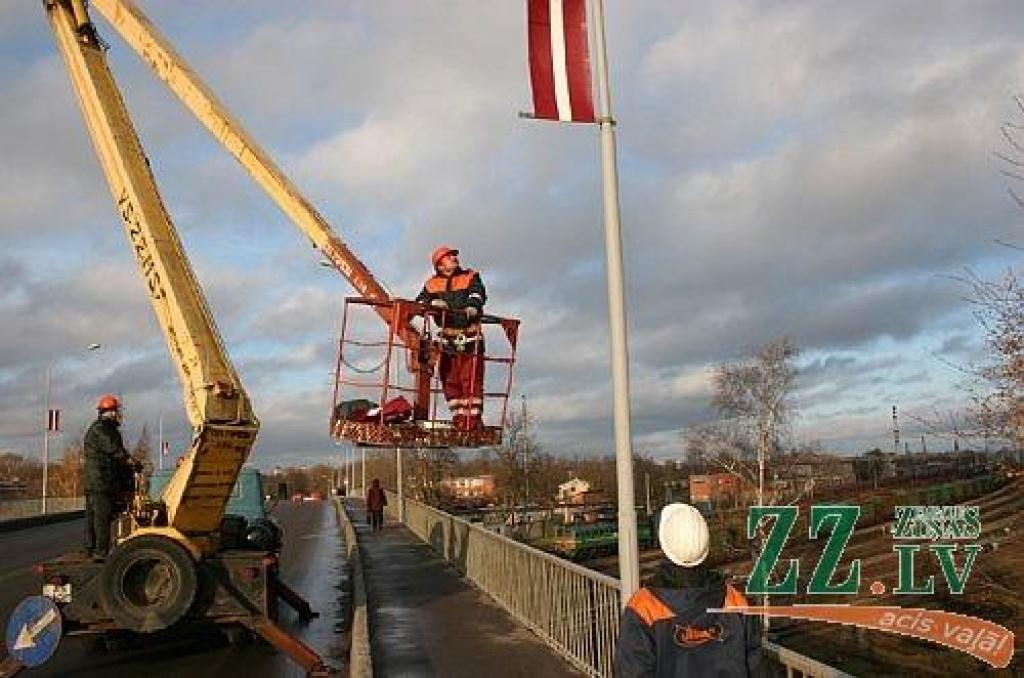 Policija atgādina, ka karogam svētku dienās jāplīvo līdz pulksten 21