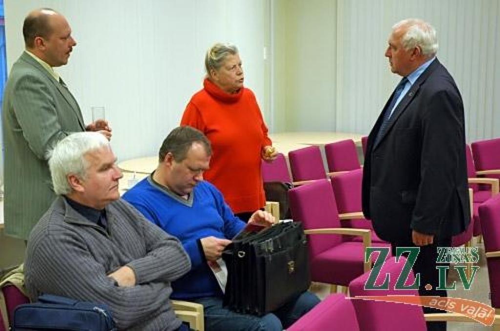 Ļevčenoks aicina iedzīvotājus sekot siltināšanas darbu kvalitātei