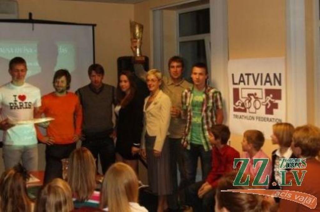 Triatlons. Jelgavniekus apbalvo kā sezonas labākos