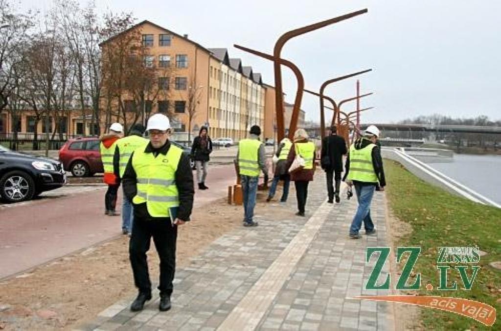 Čakstes bulvārī vēl jānovērš neprecizitātes (ar foto)