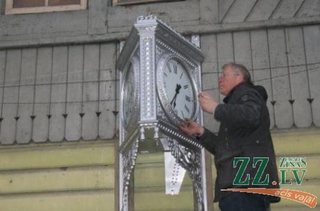 Atjaunots senais Majoru stacijas pulkstenis, kas laiku skaita Jelgavā