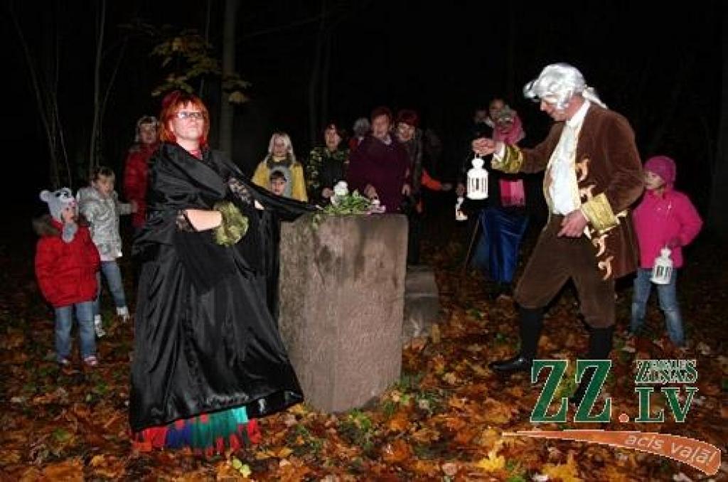 Foto: Leģendu naktī vērās arī Lielplatones muižas durvis