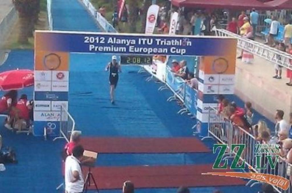 Triatlons. Jelgavniekam «zelts» Eiropā