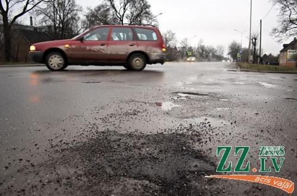 Jelgavā Lietuvas šosejas remontdarbu dēļ noteiktos satiksmes ierobežojumus saglabās nemainīgus līdz pavasarim