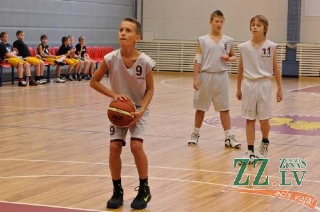 Jaunatnes basketbols. Pret rīdziniekiem – uzvaras un zaudējumi (ar foto)