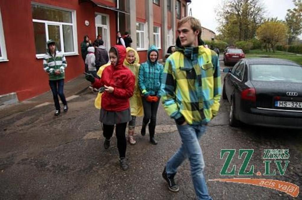 Foto: Skrien pa Elejas Dagmāras takām pēc muižas kausa