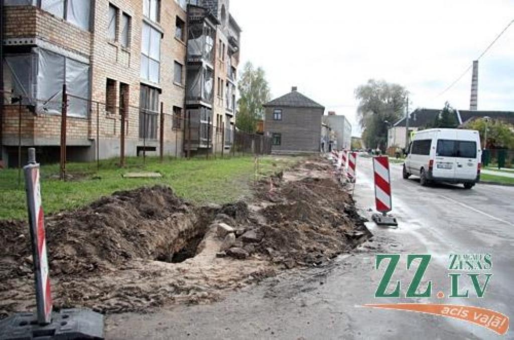 Izbūvēs ietvi Pulkveža Brieža ielā