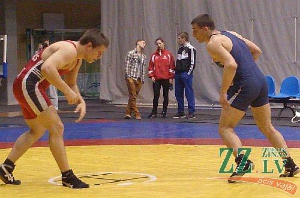 Brīvā cīņa. Junioru čempionātā zelts un bronza