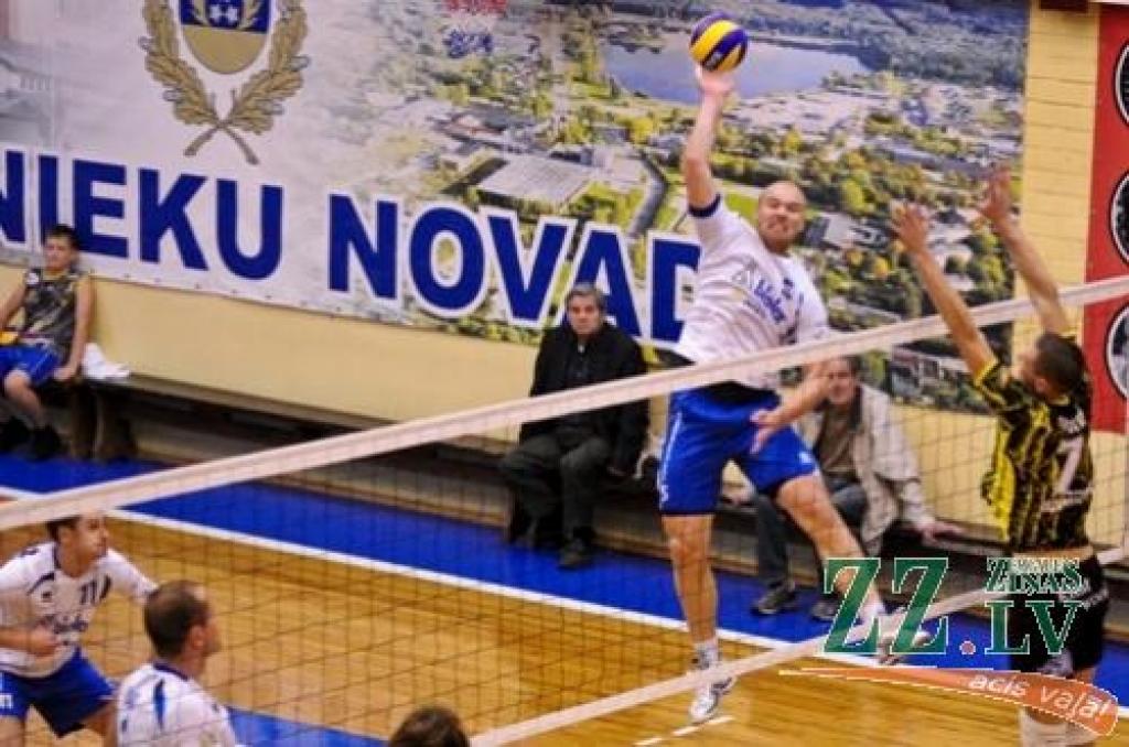 Volejbols. «Poliurs/Ozolnieki» mājas spēlē piecos setos piekāpjas «Biolars/Jelgava» komandai (ar foto)