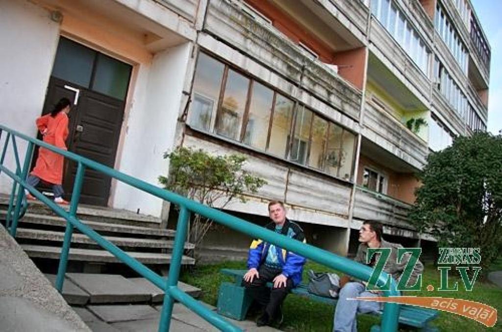 Piektdien «Zemgales Ziņās»: Bez karstā ūdens dzīvos arī tad, ja dzīvoklis pieder parādniekam; jaunās apliecības no vecāku makiem plēš dubultu maksu