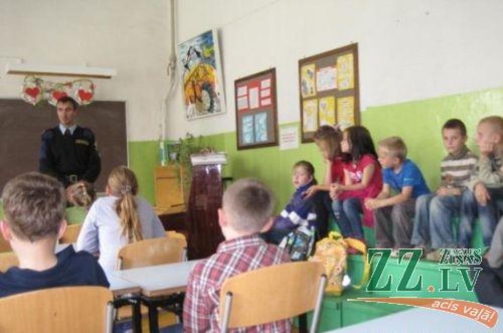 Ozolnieku novada skolēniem stāsta par satiksmes drošību