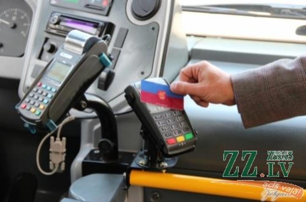 No šodienas sāk darboties elektroniskās Jelgavas skolēnu apliecības