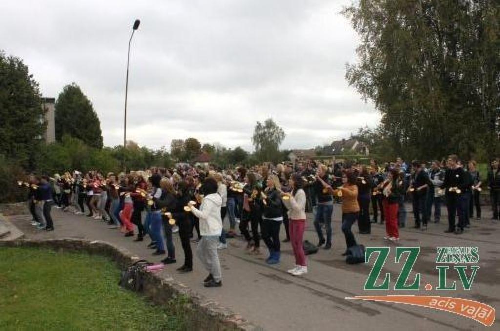 Foto: Rīta rosmē piedalās Jelgavas Tehnikuma audzēkņi