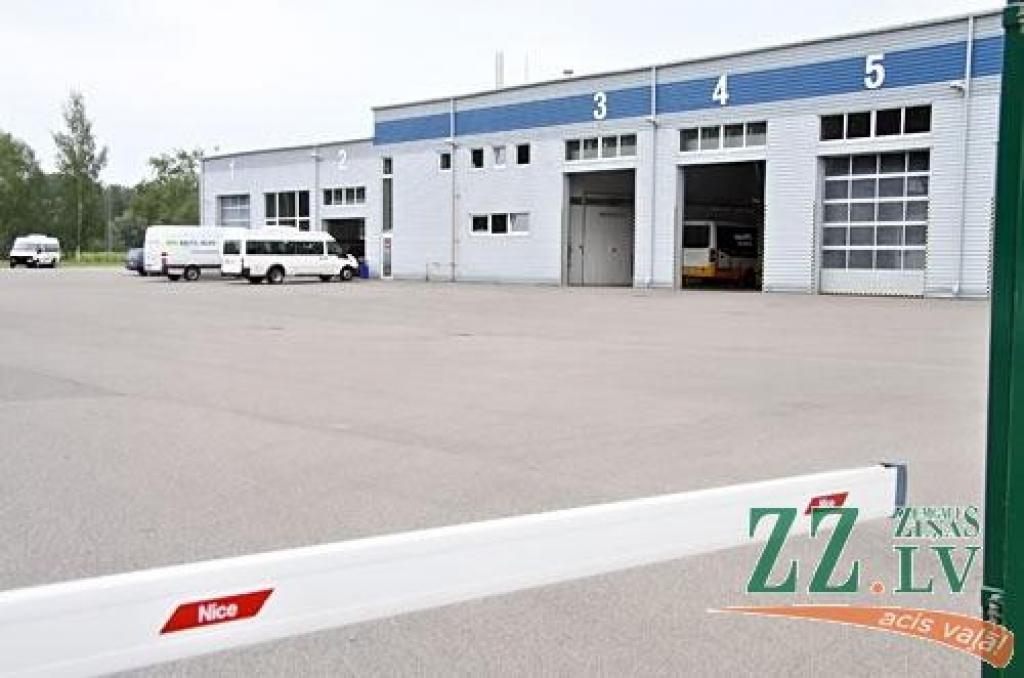 Viktorija Ļubļinska no Daiņa Liepiņa vēlas piedzīt 165 000 latu