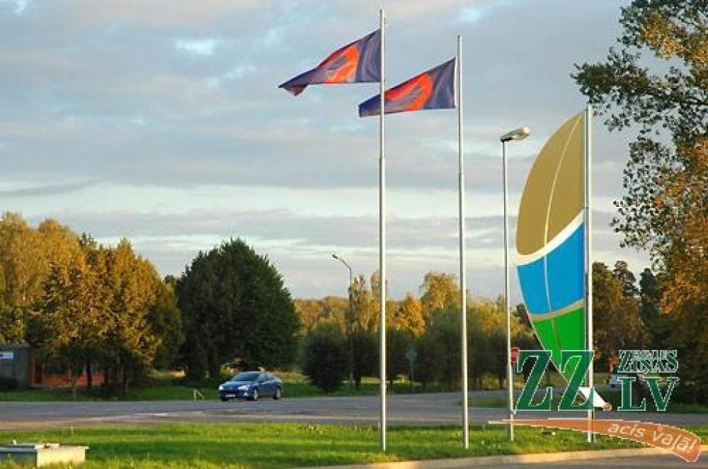 Vēl divās vietās novadā uzstādītas robežzīmes buras formā