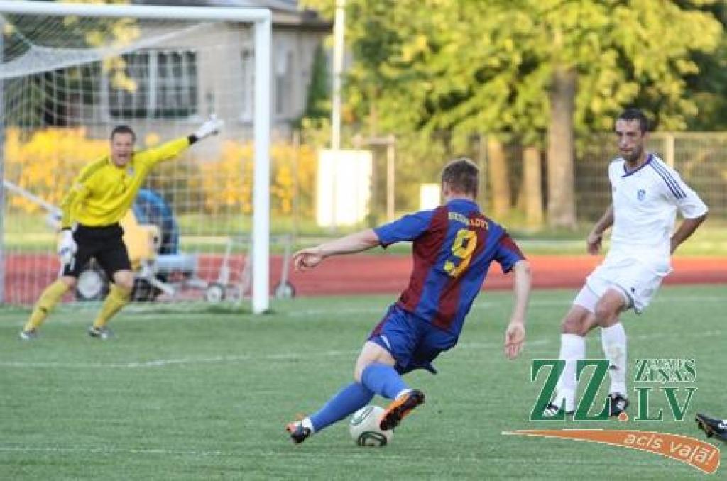 Futbols. FK «Jelgava» kaujiniecisks 2:2 neizšķirts pret Rīgas «Daugavu» (ar foto)