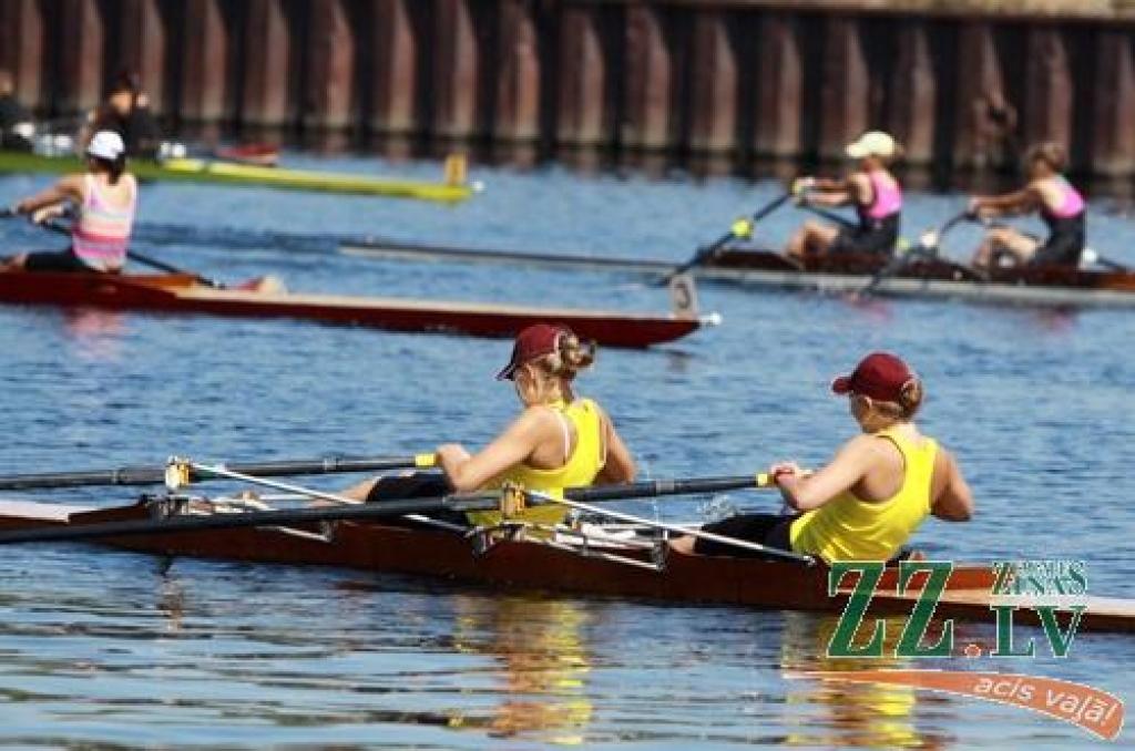 Airēšana. Jelgavas atklātajā jaunatnes čempionātā dominē «murjānieši» (ar foto)
