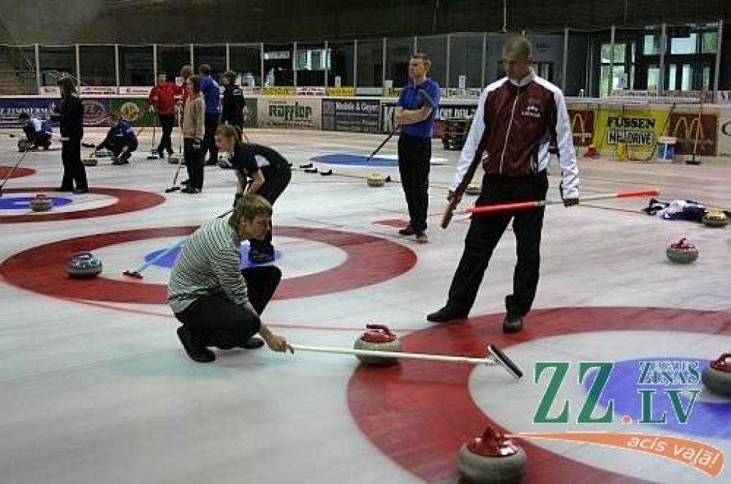 Kērlings. Jelgavnieks Latvijas junioru izlases sastāvā atbraucis no nometnes Vācijā