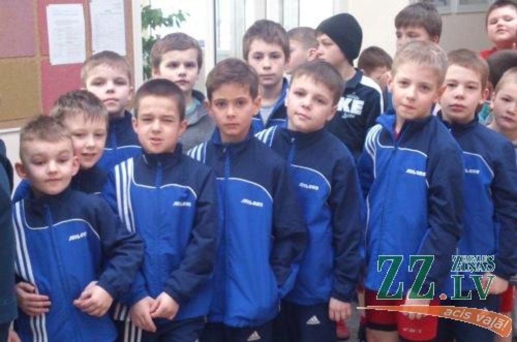 Brīvā cīņa. Jelgavniekiem septiņas medaļas Ķekavas skolā (ar foto)
