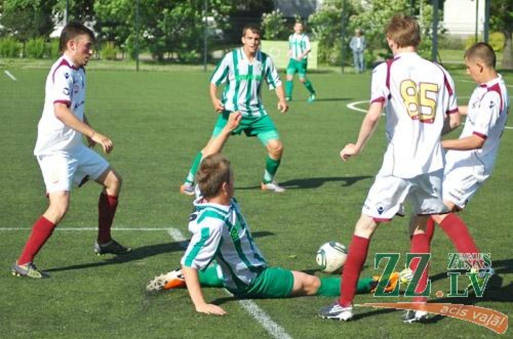Futbols. «Jelgava 2» iepriecina ar pirmo uzvaru un paceļas divas vietas augstāk (ar foto)
