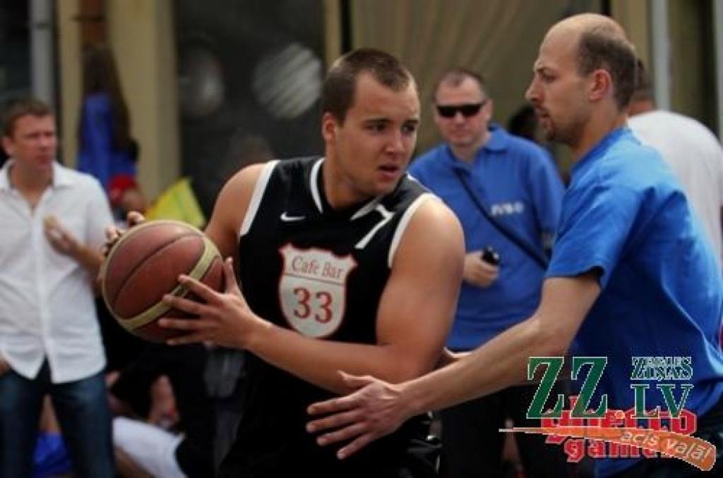 Ielu basketbols. «Krogs33» otrie Daugavpilī, «Armet» - Rīgā