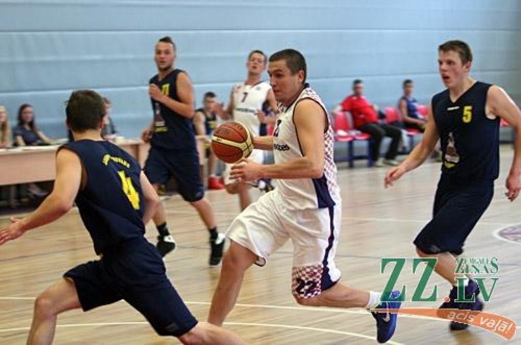 Basketbols. Sagraujot Jaunpils novada komandu, Jelgava uzvar H apakšgrupā (ar foto)