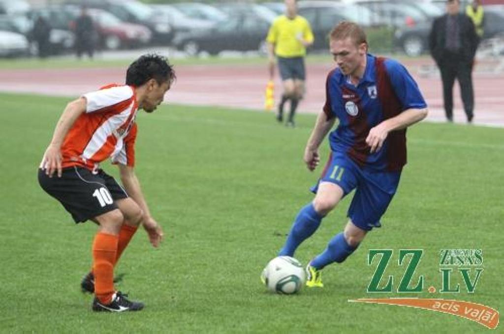 Futbols. FK «Jelgava» mājās atkal zaudē – šoreiz 0:1 pret FB «Gulbene» (ar foto)