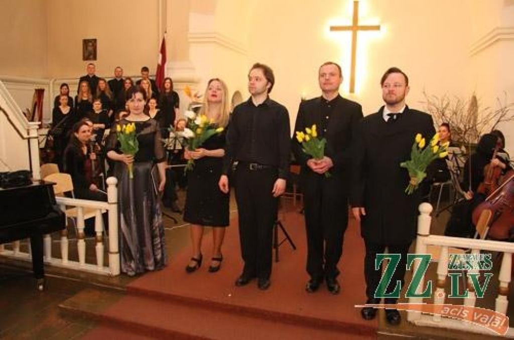 Latvijas pirmatskaņojums tiek uzņemts ar ilgstošiem aplausiem (ar foto)