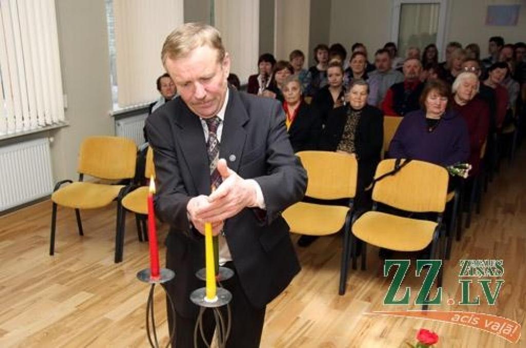 Jelgavā ar dziesmām un cepelīniem svin Lietuvas nacionālos svētkus (ar foto)