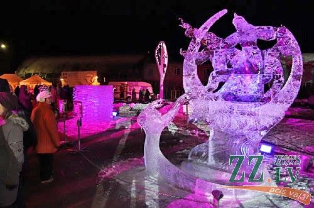 Ledus festivāla laureāti iecienījuši Mēnesi (papildināta fotogalerija)