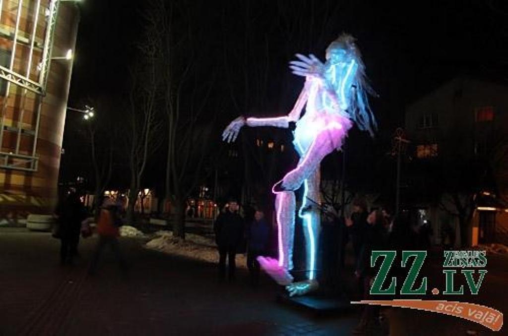 Foto: Ledus planētas iedzīvotāja aicina uz Uzvaras parku
