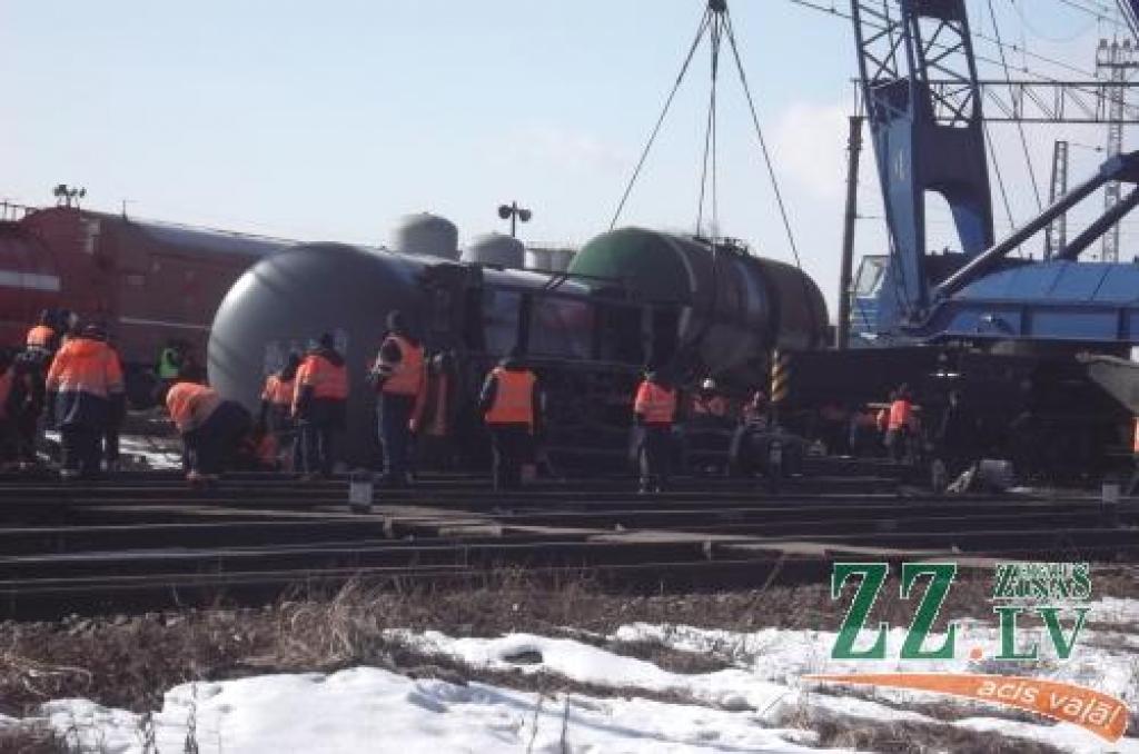 Vilcieni maršrutā Rīga – Jelgava – Rīga kavējas; Jelgavas stacijā apgāzušies vagoni (papildināts ar foto)