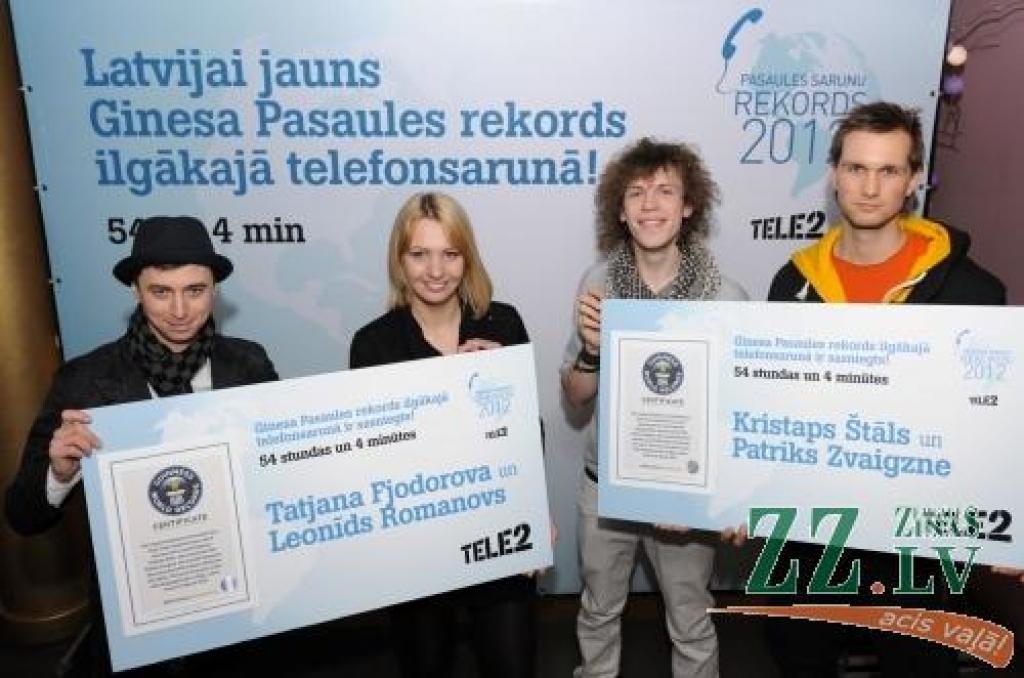 Jelgavniece – ilgākās telefonsarunas rekordiste – saņem sertifikātu no Ginesa Pasaules rekordu organizācijas