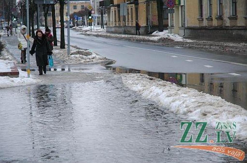FOTO: Ietves slidenas, bet cilvēki uzmanīgi, un slimnīcā miers