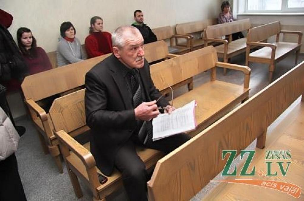Tiesā par meitenes nobraukšanu Beitāns savu vainu noliedz un pieprasa papildu ekspertīzi (ar foto)